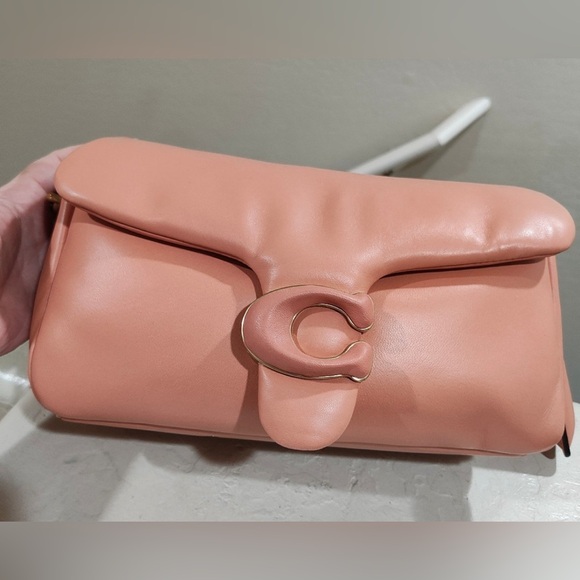 Coach pillow tabby 26 coral